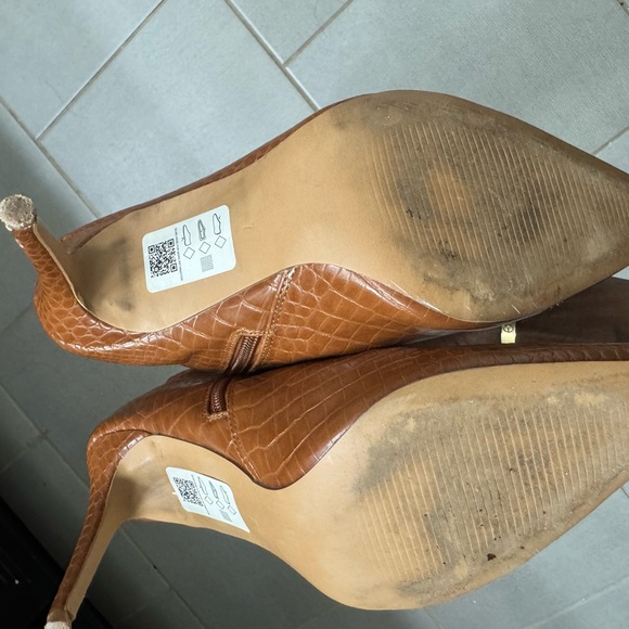 Elegant Tan Women's Boots - Picture 4 of 6